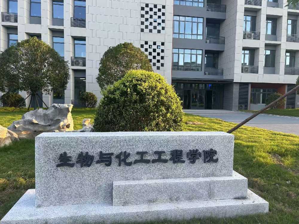 永川区扬州职业大学体育场高杆灯项目